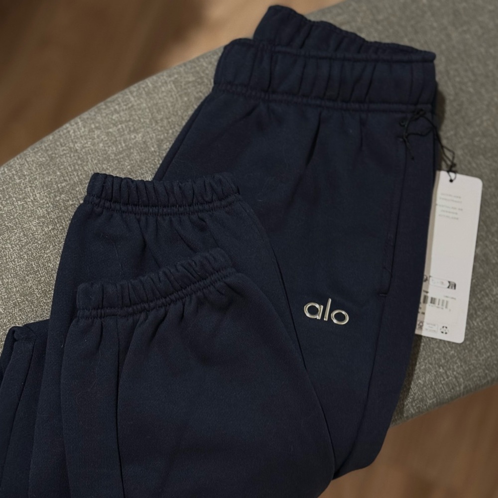ALO Yoga Accolade Sweatpant Navy (XS) - Picture 4 of 4